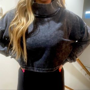 Funnel neck cropped long sleeve